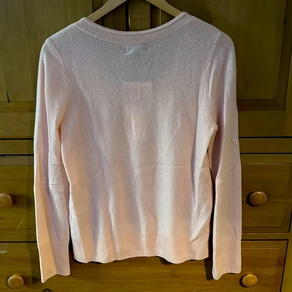 Halogen 100% Cashmere Pink v neck sweater size Small women’s - Picture 3 of 9